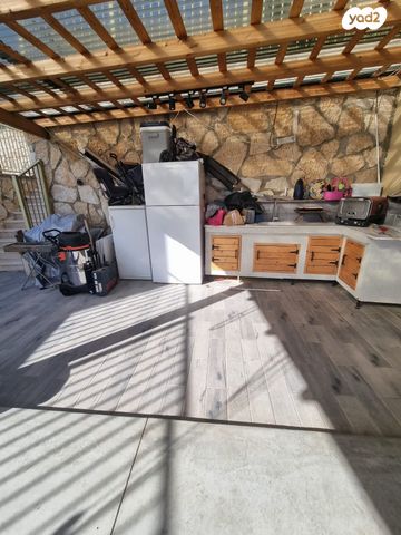 דו משפחתי, נעלה