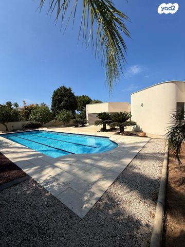 בית פרטי/ קוטג', הפרחים, קיסריה