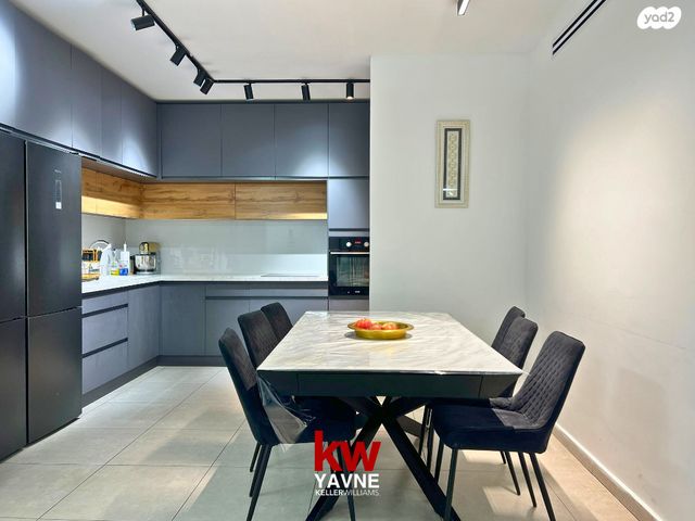 דירת גן, יהודה הלוי, נאות שמיר, יבנה