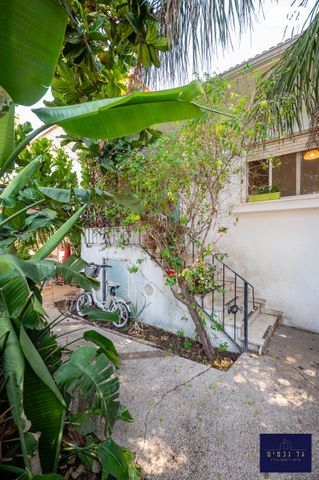 דו משפחתי, המייסדים, יובלים, פרדס חנה כרכור