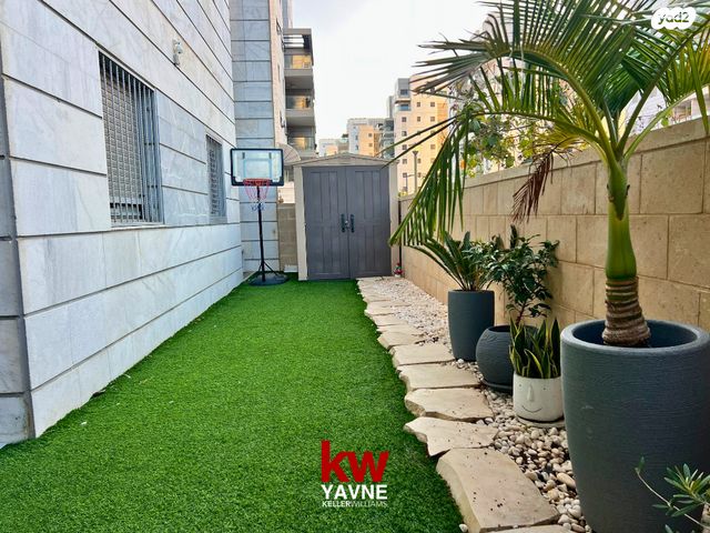 דירת גן, יהודה הלוי, נאות שמיר, יבנה