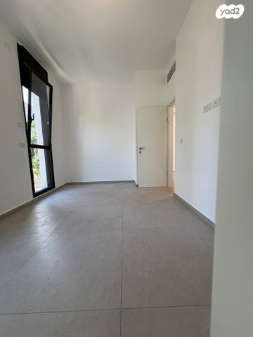 דירה, ישראל ב"ק, מונטיפיורי, הרכבת, תל אביב יפו