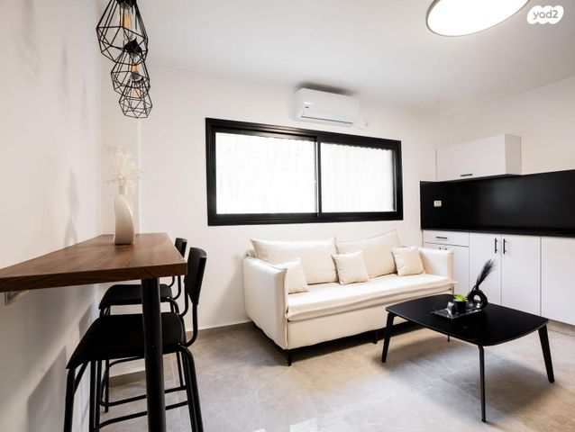 רחבת הרב עוזיאל 