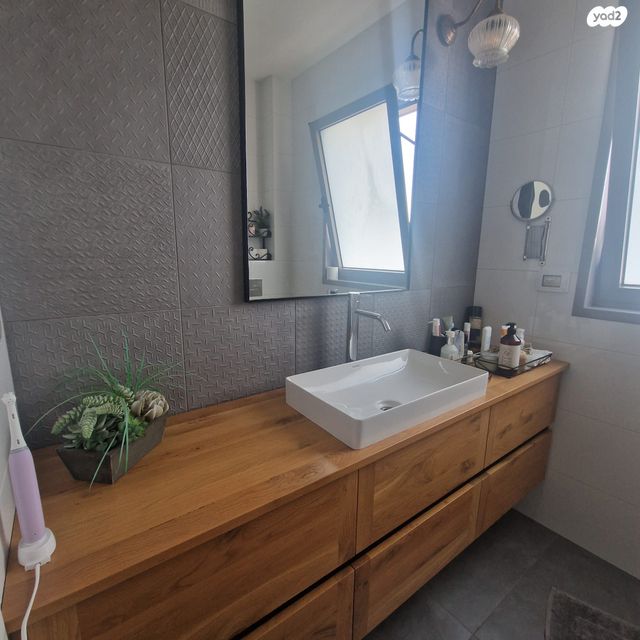 דירה, בנות חיל, ראשון לציון