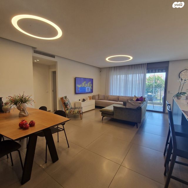 דירה, בנות חיל, ראשון לציון