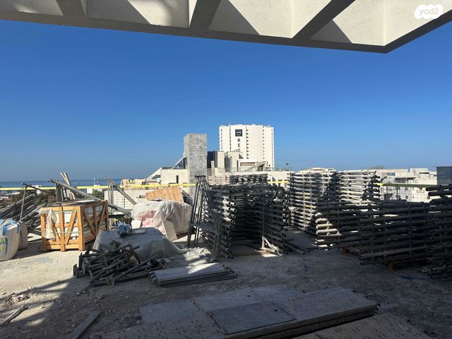 גג/ פנטהאוז, שדרות מנחם בגין, גבעת אולגה, חדרה