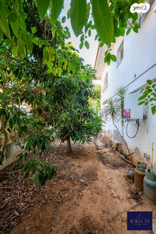 דו משפחתי, המייסדים, יובלים, פרדס חנה כרכור