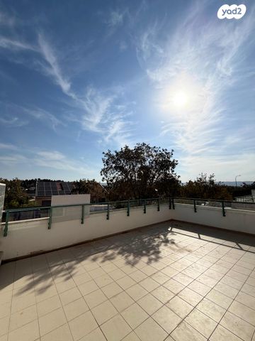 דו משפחתי, הר כתרון, צור הדסה