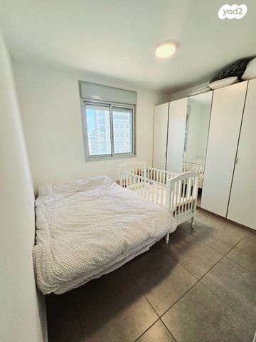 דירה, דודו דותן, הרקפות, ראשון לציון