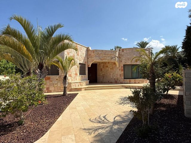 בית פרטי/ קוטג', הפרחים, קיסריה