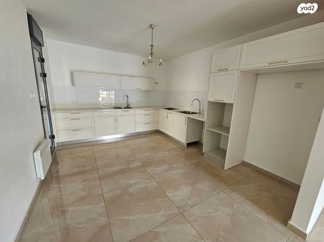 דירה, הכינור, שאר העיר, גבעת זאב