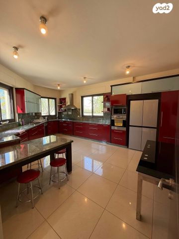 בית פרטי/ קוטג', הפרחים, קיסריה