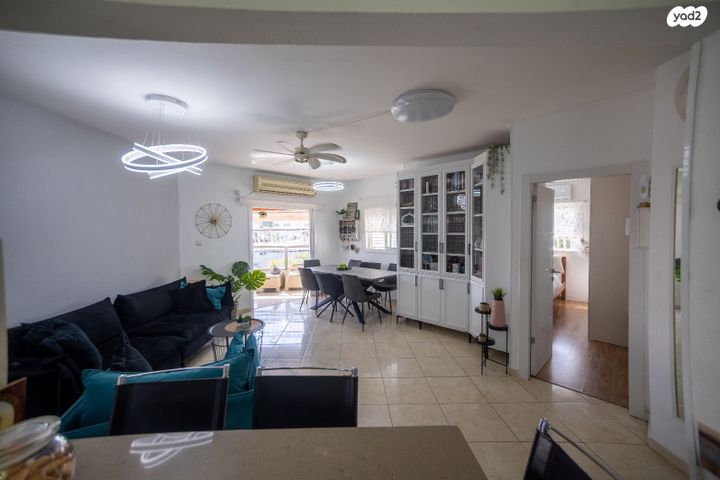 דירה, מנשה קפרא, שעריים, רחובות