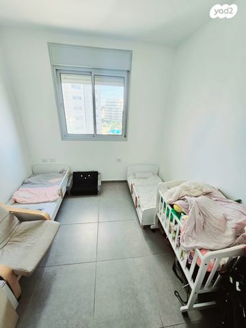 דירה, דודו דותן, הרקפות, ראשון לציון