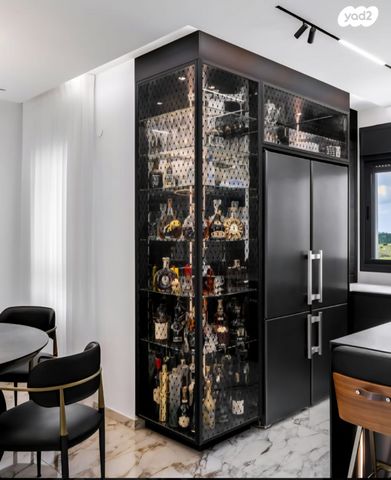 גג/ פנטהאוז, מודיעין מכבים רעות