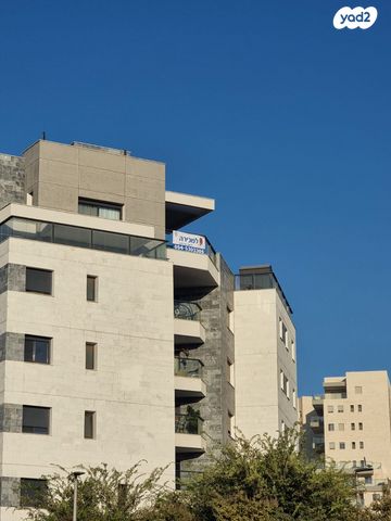 גג/ פנטהאוז, מודיעין מכבים רעות