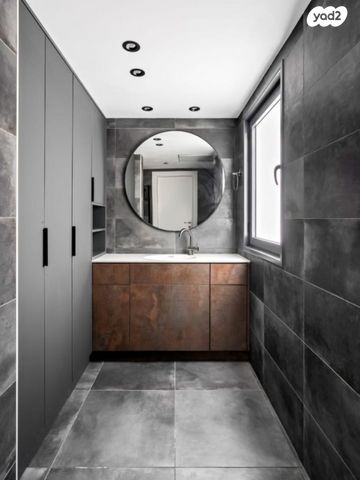 גג/ פנטהאוז, מודיעין מכבים רעות