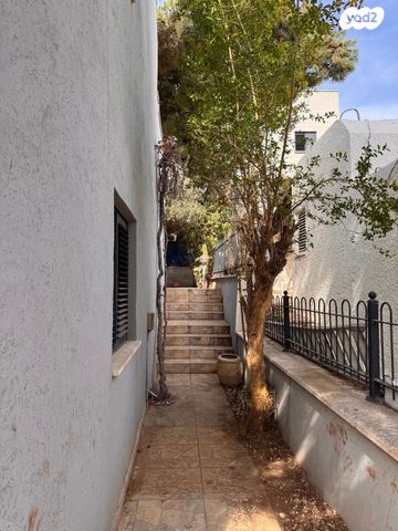 דו משפחתי, ההגנה, רובע ב', אריאל