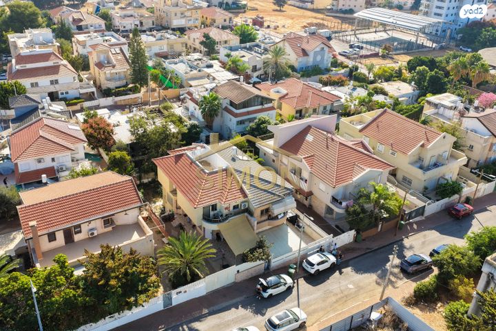 דו משפחתי, מרטין בובר 3, נתניה