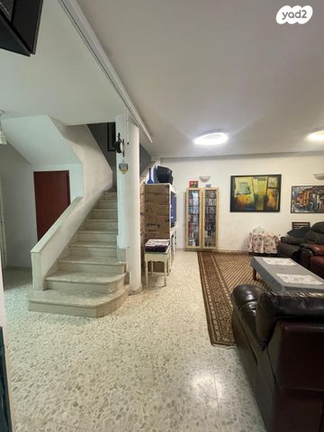 דו משפחתי, בית אריה / עופרים