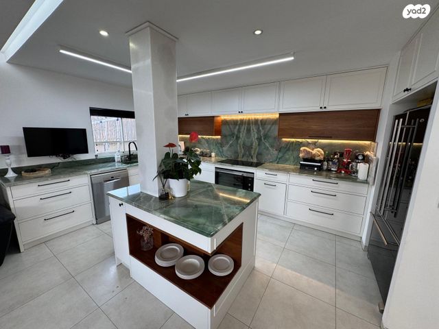 גג/ פנטהאוז, אחד העם, א' / צפון מזרח העיר, רחובות