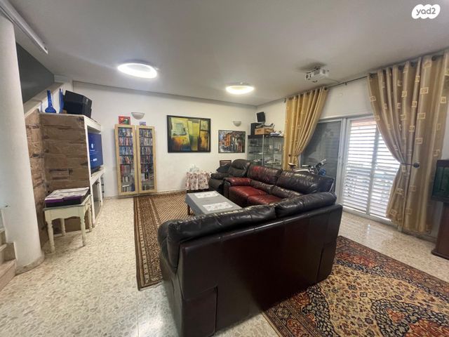 דו משפחתי, בית אריה / עופרים