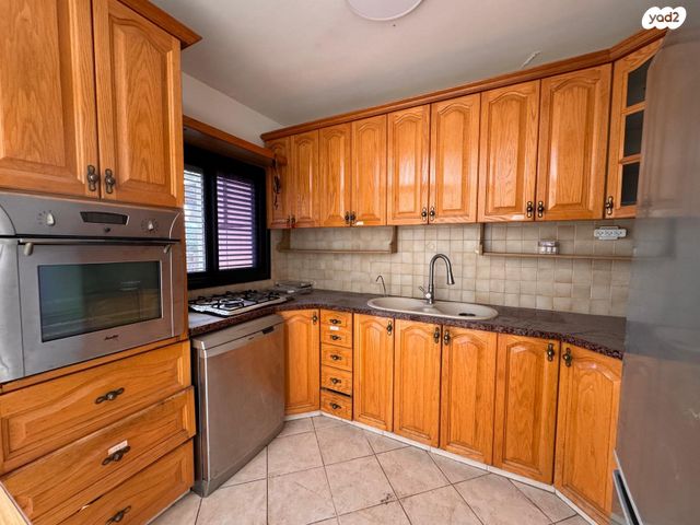 דו משפחתי, ההגנה, רובע ב', אריאל