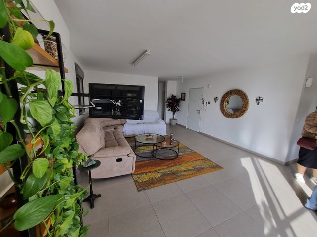 גג/ פנטהאוז, ראש העין