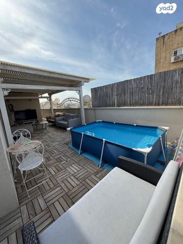 גג/ פנטהאוז, אחד העם, א' / צפון מזרח העיר, רחובות