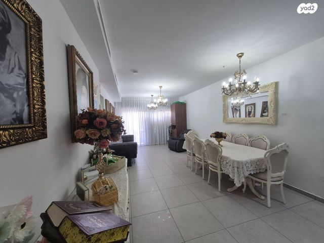 דירה, חצרות המושבה, רחובות