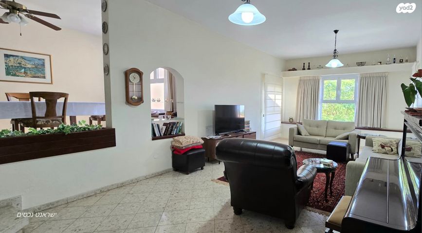 דו משפחתי, שערי תקווה