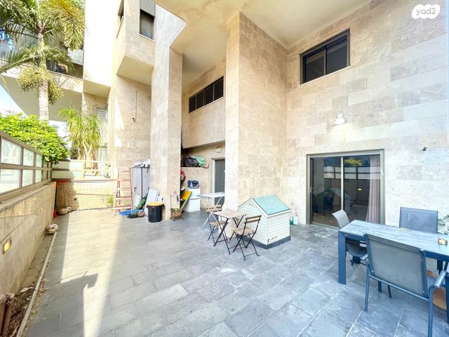 דירת גן, נחום סוקולוב 35, פרדס הגדוד, נתניה