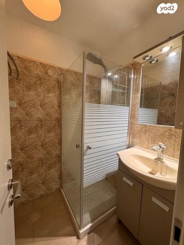 דו משפחתי, ההגנה, רובע ב', אריאל