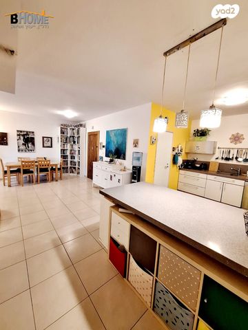 דירת גן, קדימה צורן