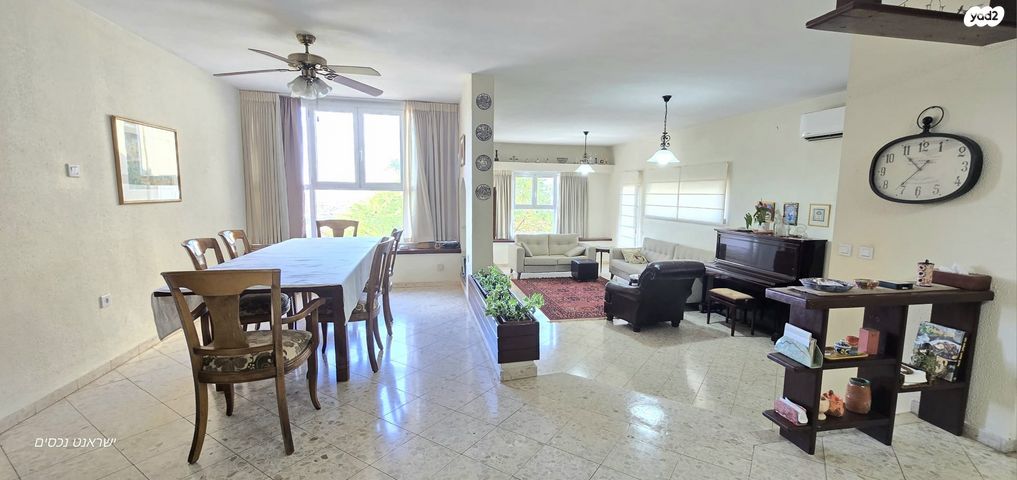 דו משפחתי, שערי תקווה