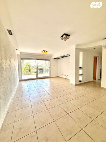 דירת גן, אשכולות, הגליל, כרמיאל