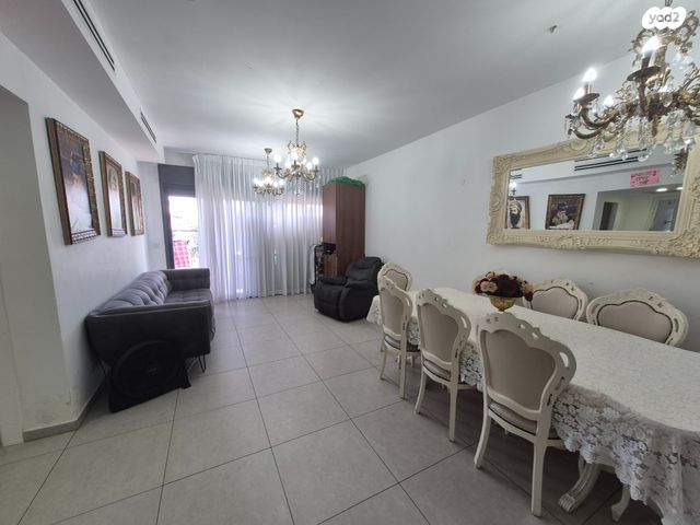 דירה, חצרות המושבה, רחובות