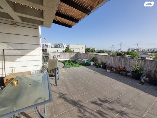 גג/ פנטהאוז, ראש העין