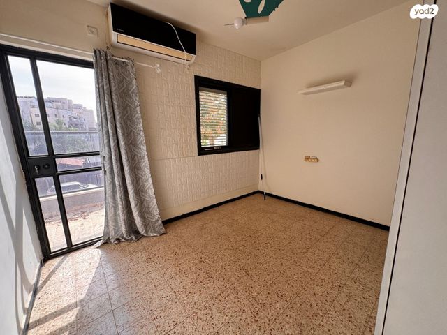 דו משפחתי, ההגנה, רובע ב', אריאל