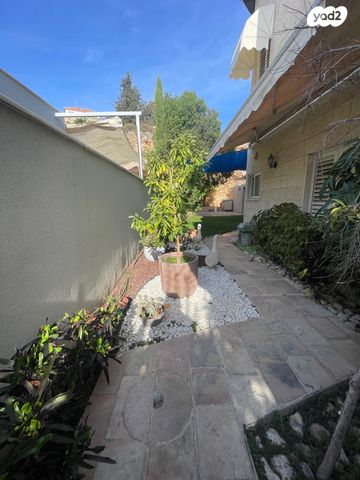 דו משפחתי, בית אריה / עופרים