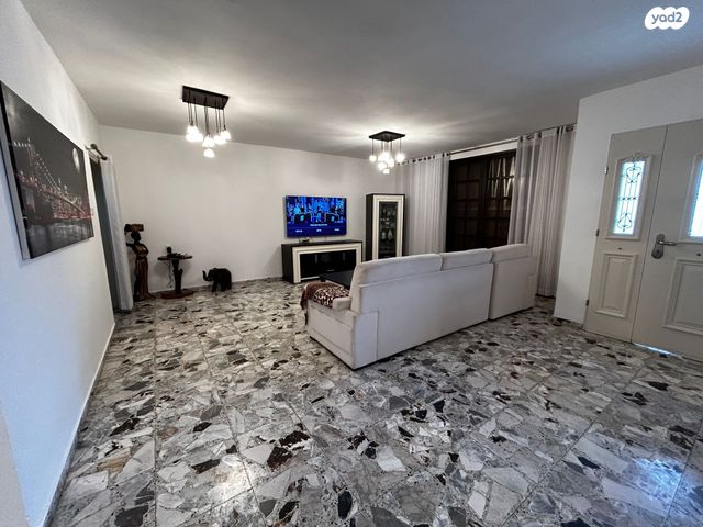 בית פרטי/ קוטג', אדולף שטנד, נתניה