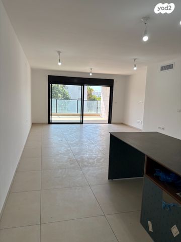 דירה, הכלנית, 2004, רעננה