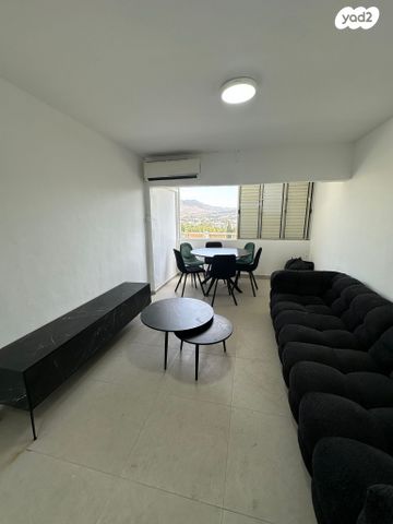 דירה, הגליל 23, המיסדים, כרמיאל