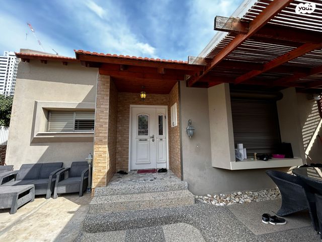 בית פרטי/ קוטג', אדולף שטנד, נתניה