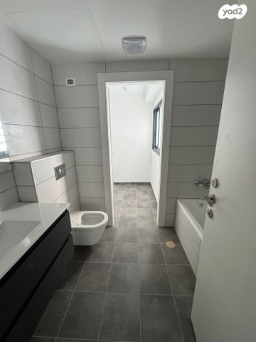 דירה, הרב הרצוג 8, צפון מערב מרכז העיר, נתניה