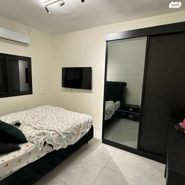 דו משפחתי, רחובות