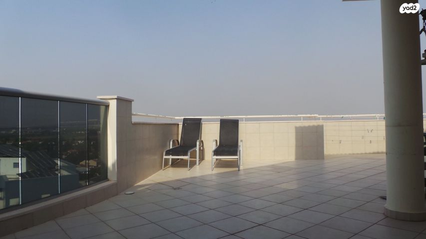 גג/ פנטהאוז, צבי ישי, ליבת העיר, יהוד מונוסון