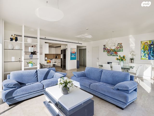 סאבלט, מרינה, הרצליה