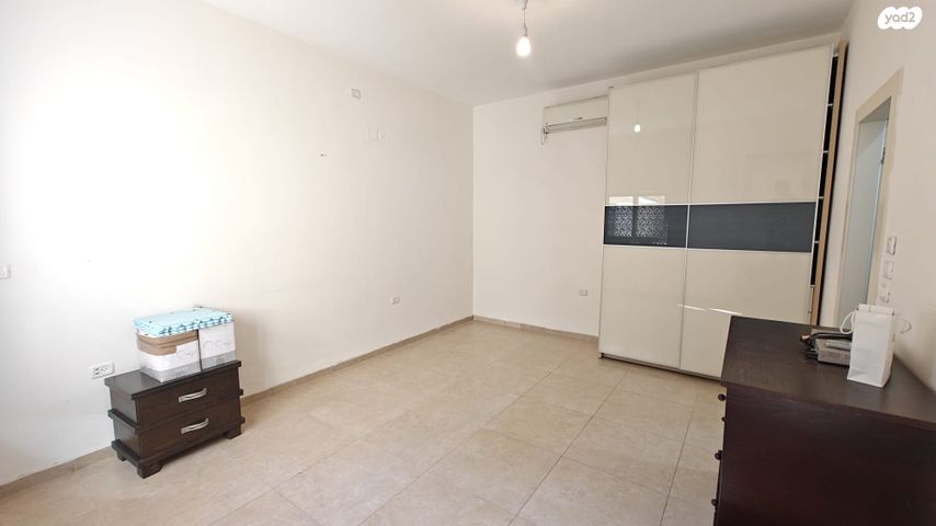 יחידת דיור, להקת כוורת 19, מכמנים