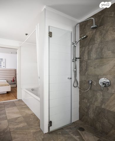 סאבלט, הרצליה